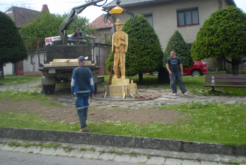 Drevená socha gajdoša a reliéfne sochy - Odhalenie 10.6.2016