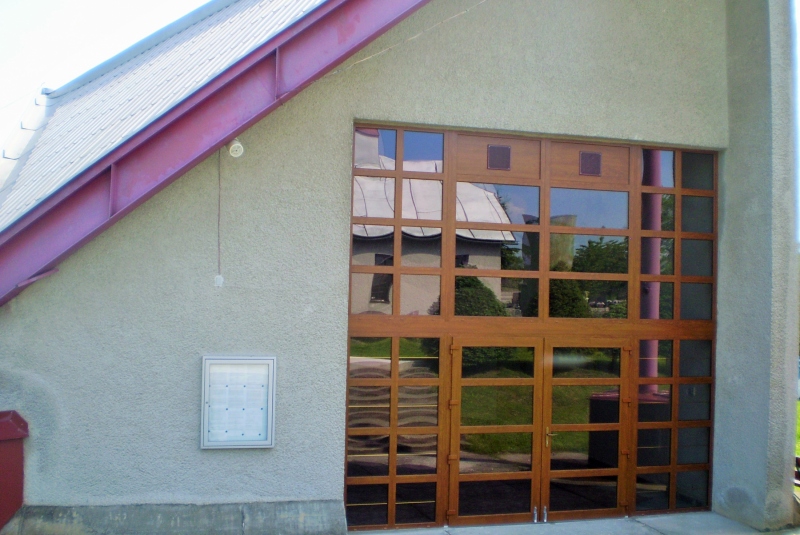 Výmena vchodových dverí a rekonštrukcia  Domu smútku 2016