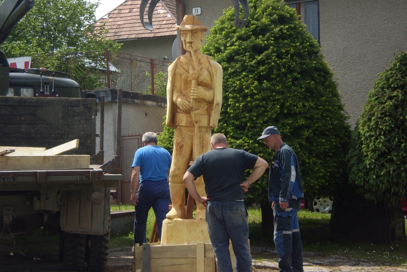 Drevená socha gajdoša a reliéfne sochy - Odhalenie 10.6.2016