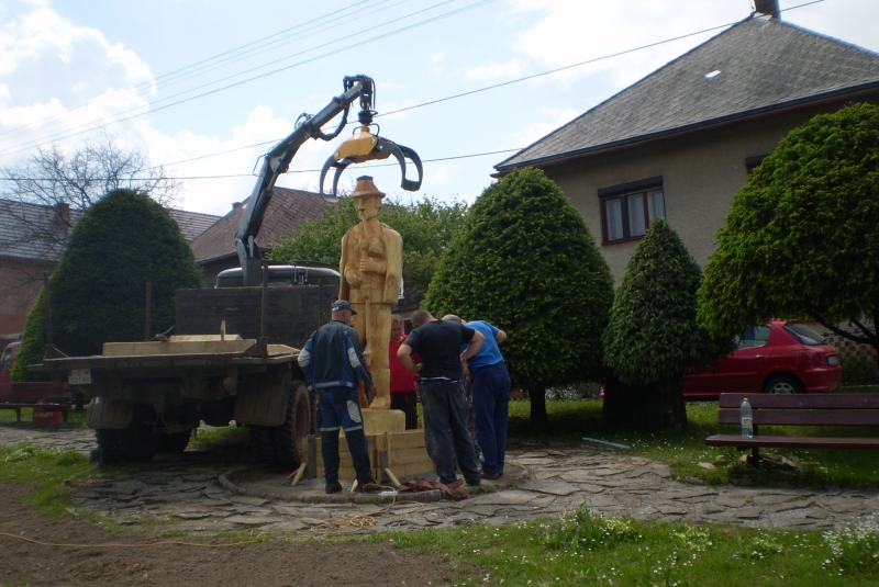 Drevená socha gajdoša a reliéfne sochy - Odhalenie 10.6.2016