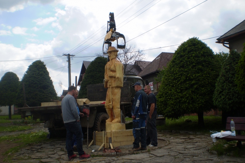 Drevená socha gajdoša a reliéfne sochy - Odhalenie 10.6.2016