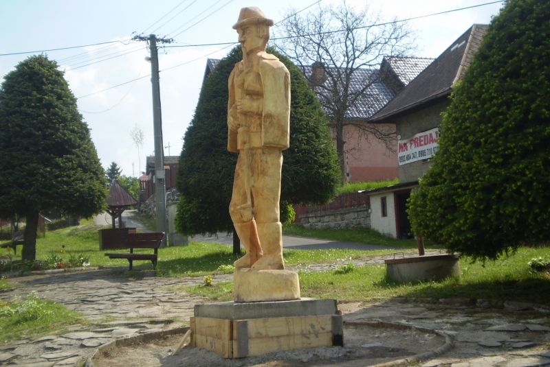 Drevená socha gajdoša a reliéfne sochy - Odhalenie 10.6.2016