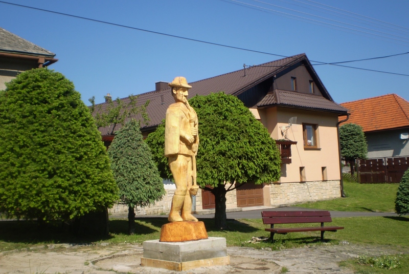 Drevená socha gajdoša a reliéfne sochy - Odhalenie 10.6.2016