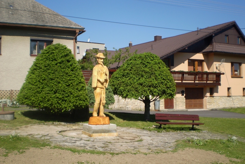 Drevená socha gajdoša a reliéfne sochy - Odhalenie 10.6.2016