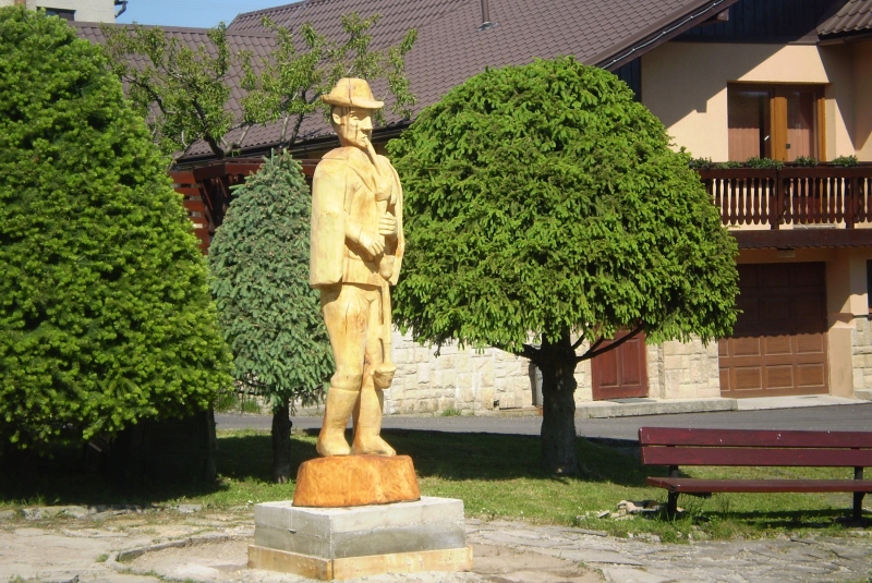 Drevená socha gajdoša a reliéfne sochy - Odhalenie 10.6.2016