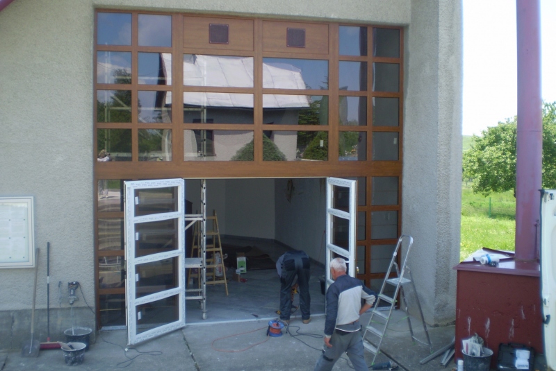 Výmena vchodových dverí a rekonštrukcia  Domu smútku 2016