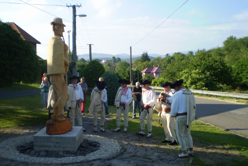 Drevená socha gajdoša a reliéfne sochy - Odhalenie 10.6.2016