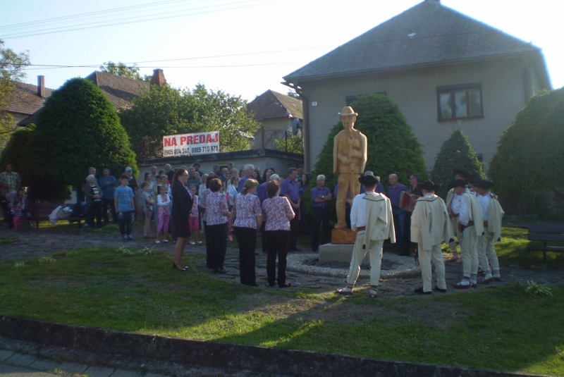 Drevená socha gajdoša a reliéfne sochy - Odhalenie 10.6.2016