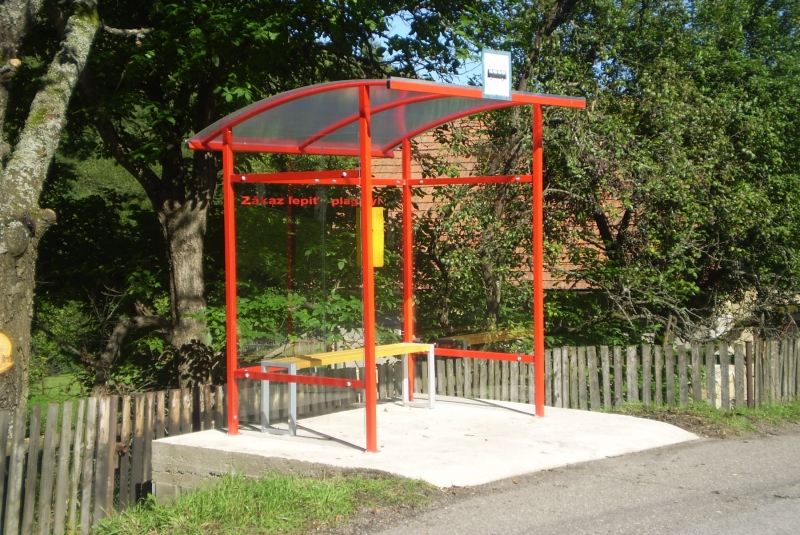 Nová autobusová zastávka v časti obce Dolina